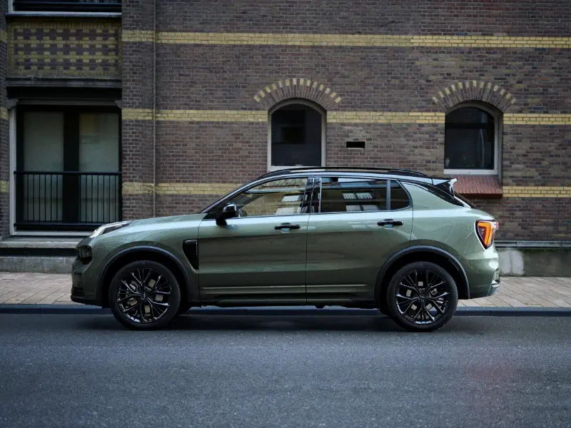 Новият Lynk & Co 01